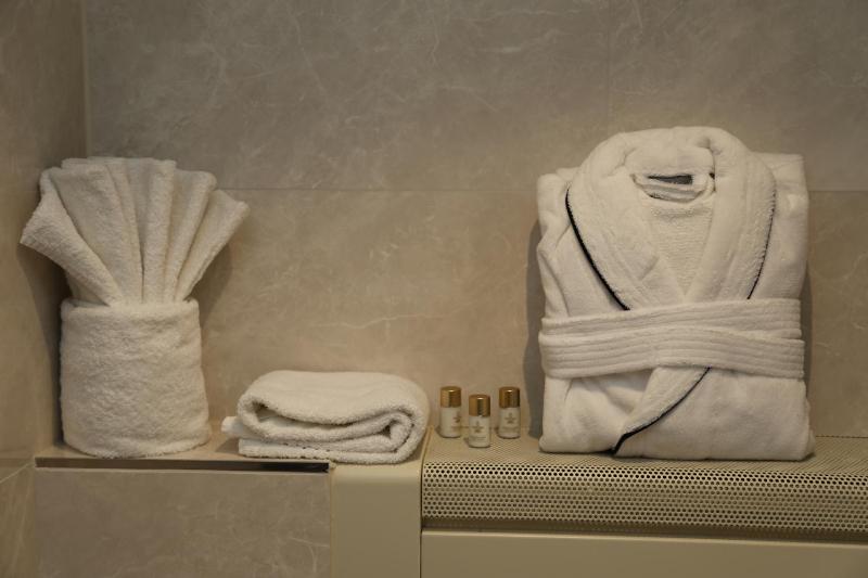 Business Single Room image 4