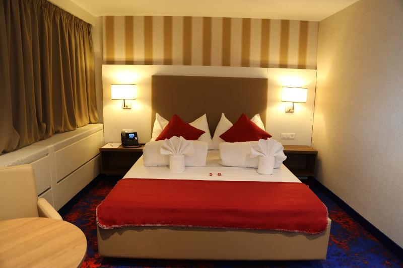 Business Double Room image 3