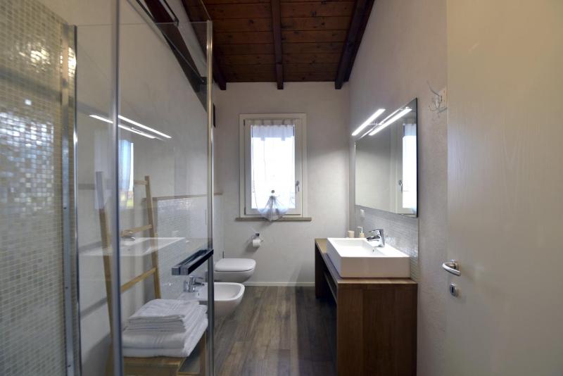 Deluxe King Room image 3