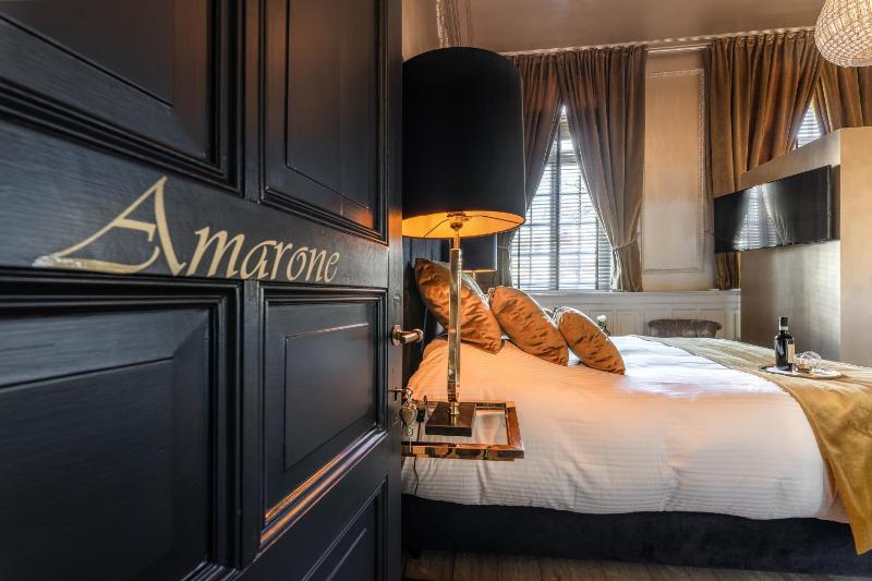 Deluxe Suite image 1
