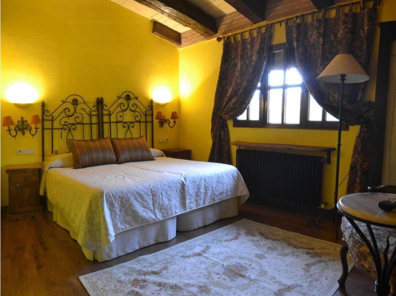 Standard Twin Room image 1