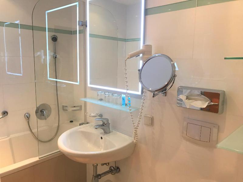 Double Room image 2