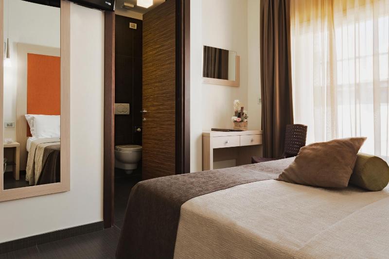 Superior Double or Twin Room with balcony image 4