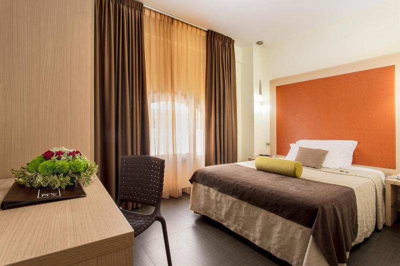 Economy Double Room image 4