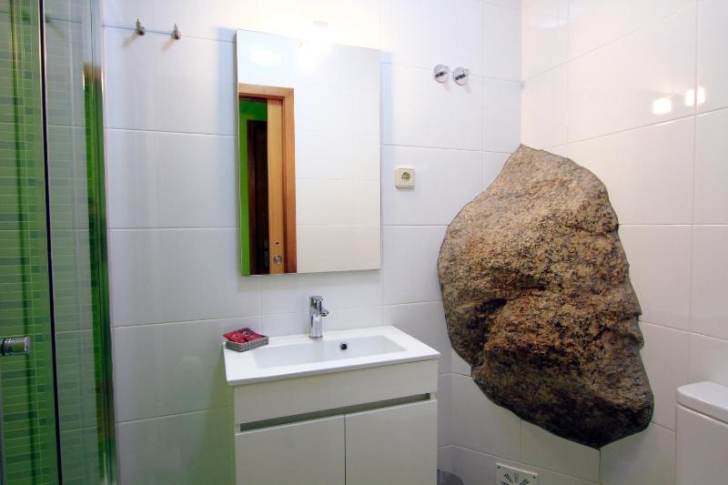 Twin Room image 3
