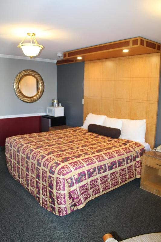 Superior King Room - Non-Smoking image 4