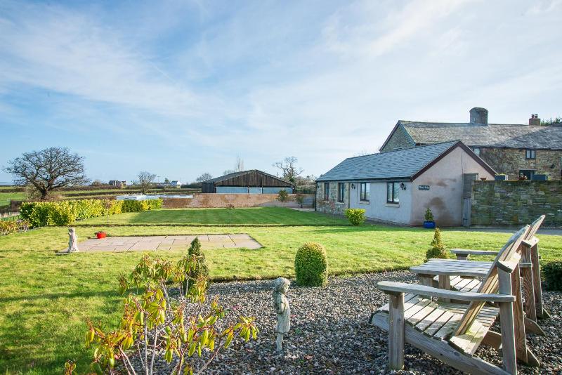 Finest Retreats - Sea Views Cottage - image 16