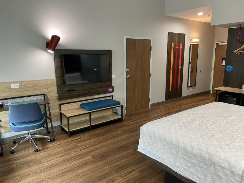 King Room image 3