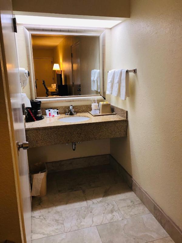 King Room, Disability Access - Non-Smoking image 3