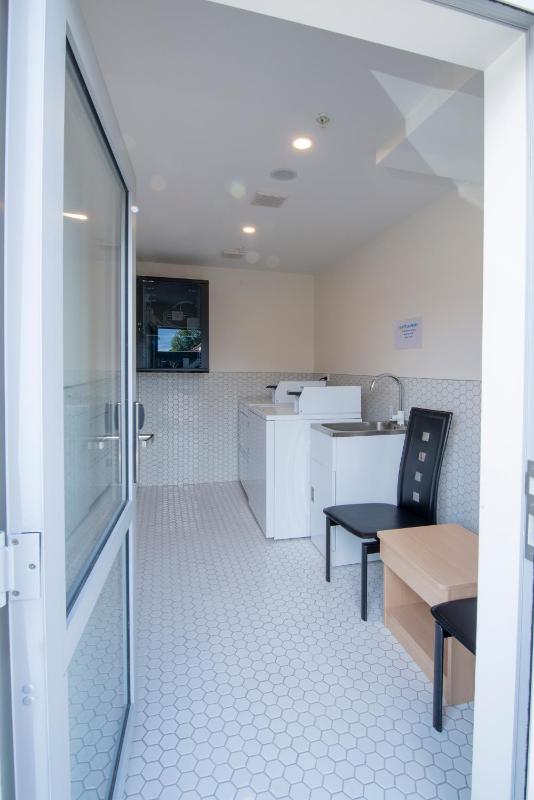V Motel - image 3