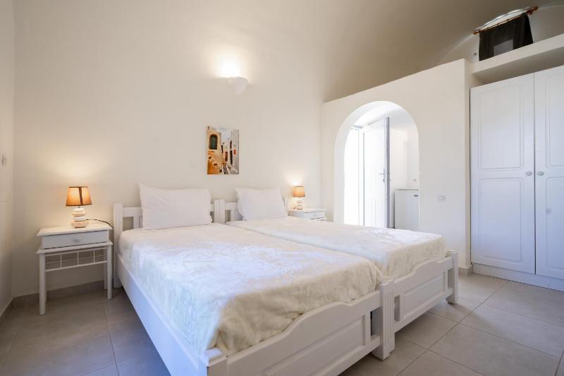 Deluxe Twin Room image 1