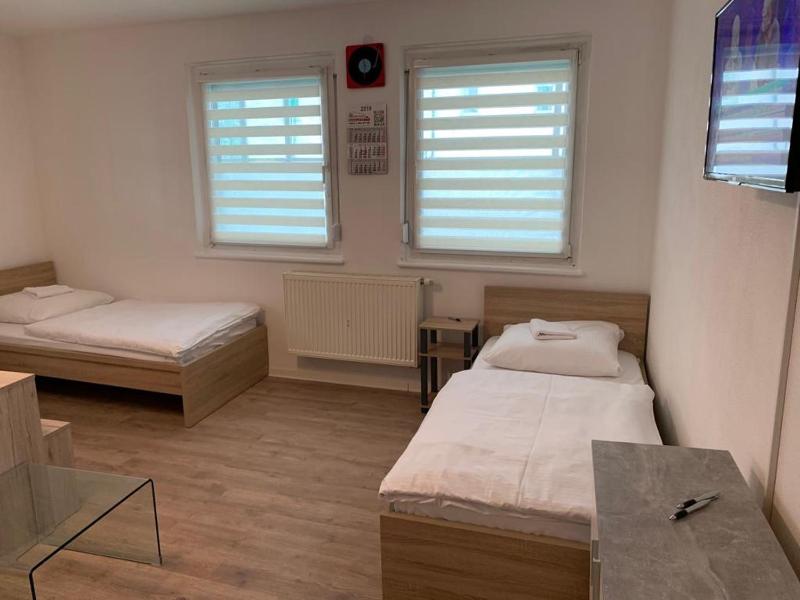 Triple Room with Shared Bathroom image 1