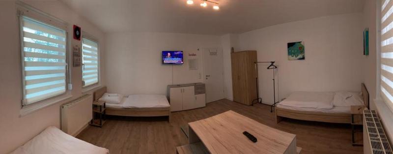 Triple Room with Shared Bathroom image 3