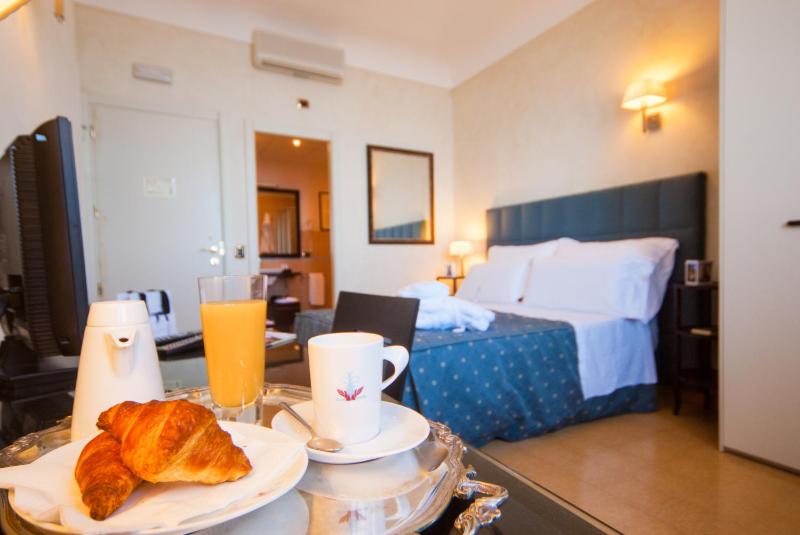 Double or Twin Room with Spa Access image 3