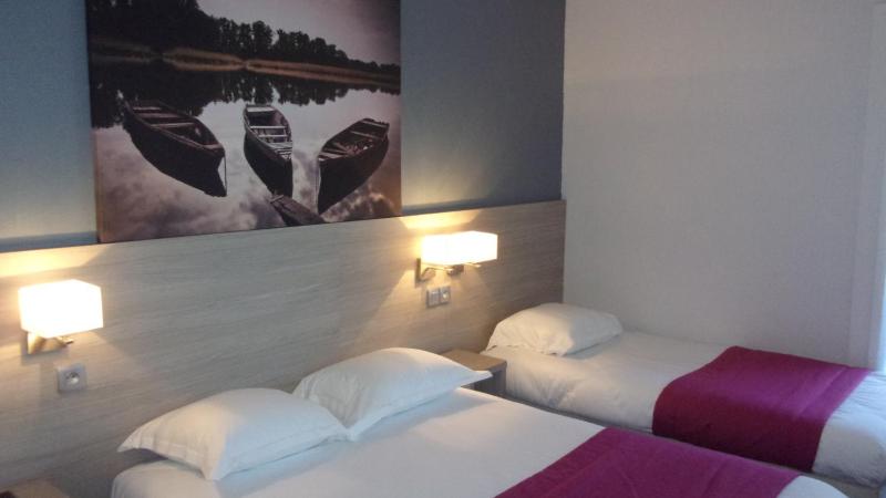 Triple Room (1 Double Bed + 1 Single Bed) image 3