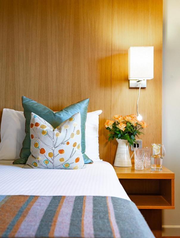 Executive Twin Room image 3