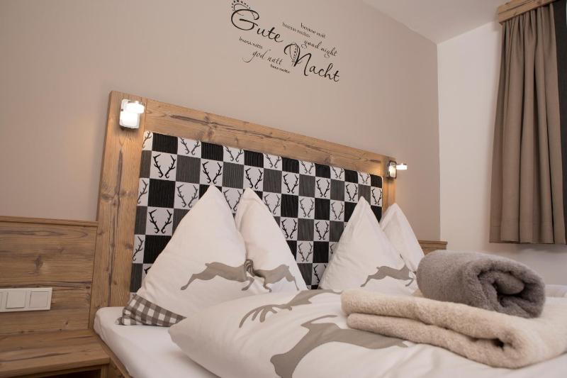 Two Bedroom-Apartment with Mountain View image 3