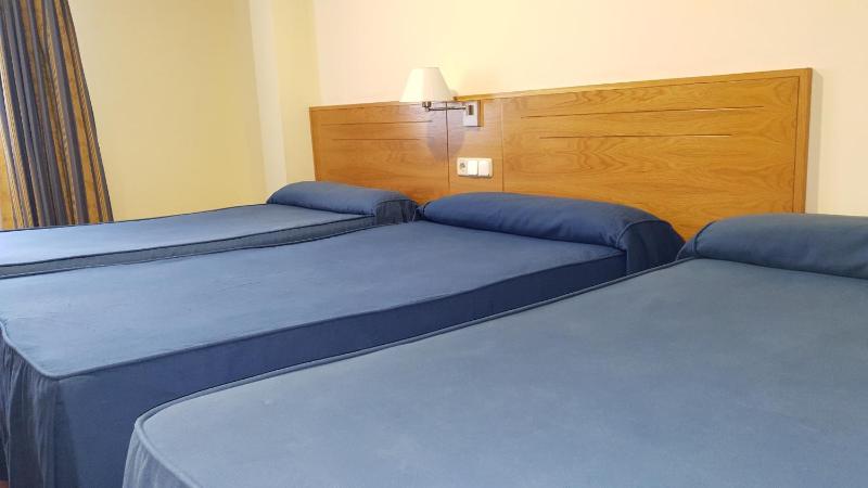 Classic Triple Room image 4