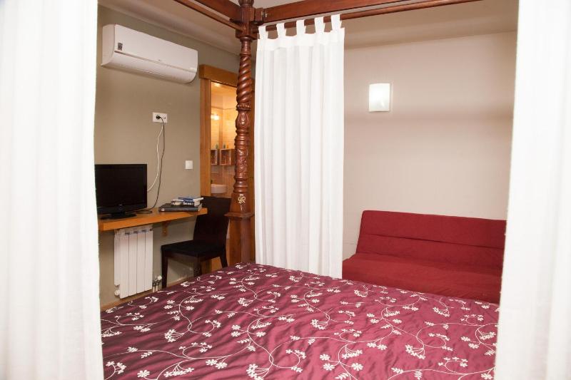 Deluxe Room image 3