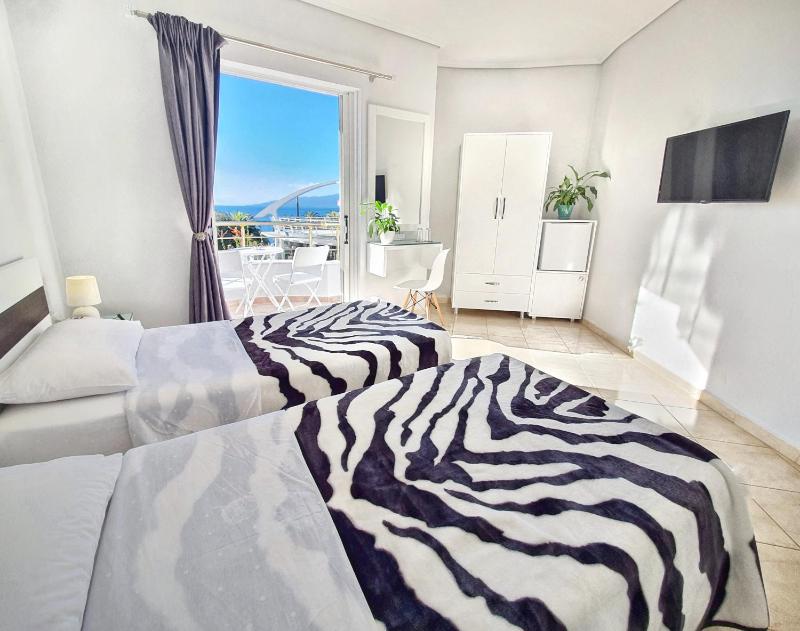 Double or Twin Room with Balcony image 4
