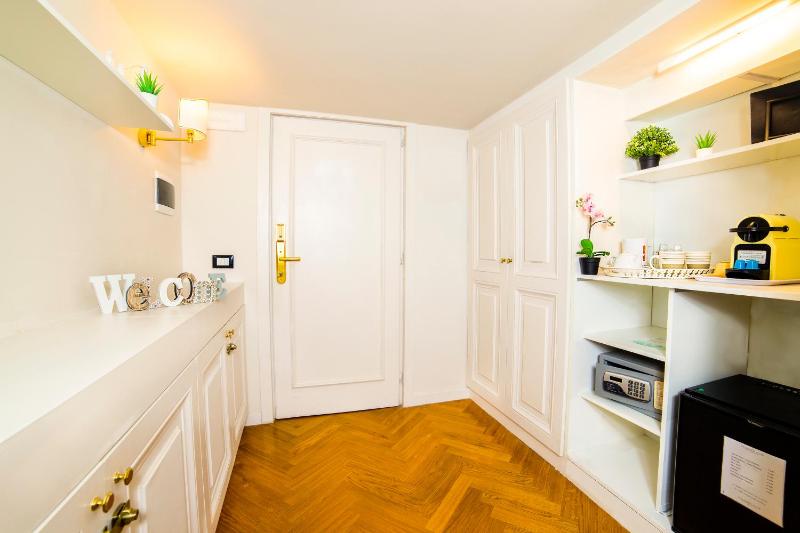 Splendor Suite Rome - Suites & Apartments - image 11