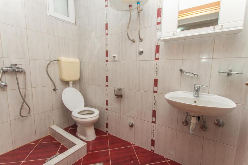 One-Bedroom Apartment image 4