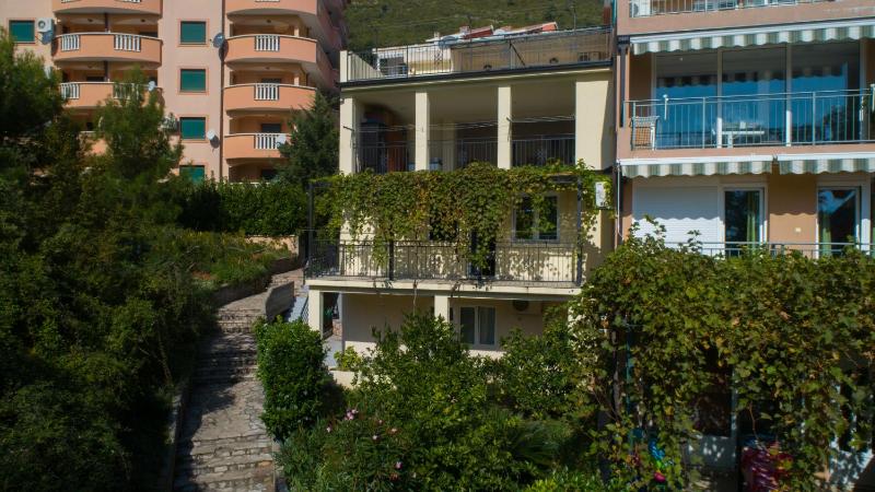 Triple Room with Balcony and Sea View image 4