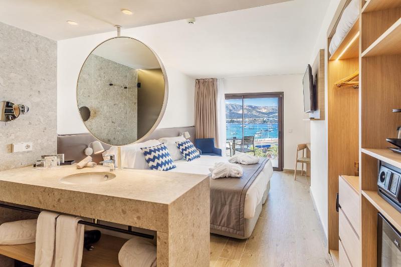 Double Room with Sea View and Private Terrace with Hot Tub image 4