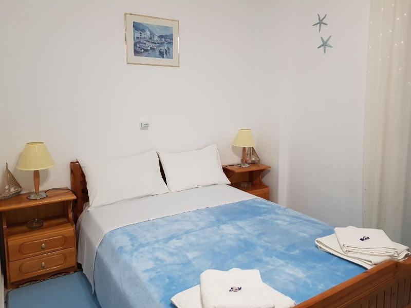 Double Room with Balcony and Garden View image 4