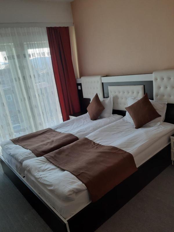 Double Room image 3