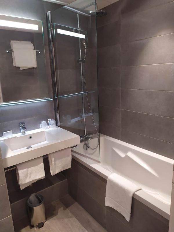 Double Room with Lateral Sea View image 3