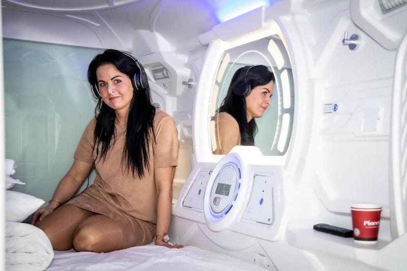 8-Bed Mixed Dormitory Room image 3