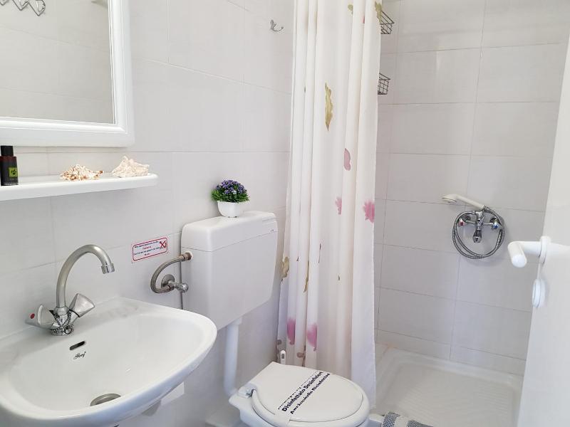 Two-Bedroom Apartment with Balcony and Sea View image 4