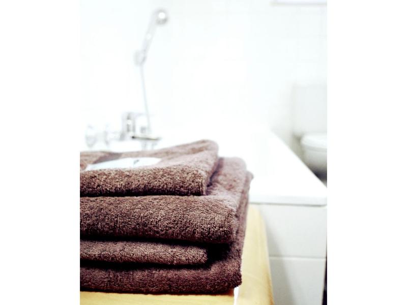 Twin Room with Bath image 2