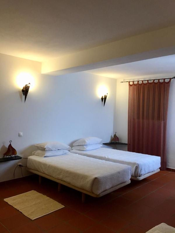 Twin Room image 4