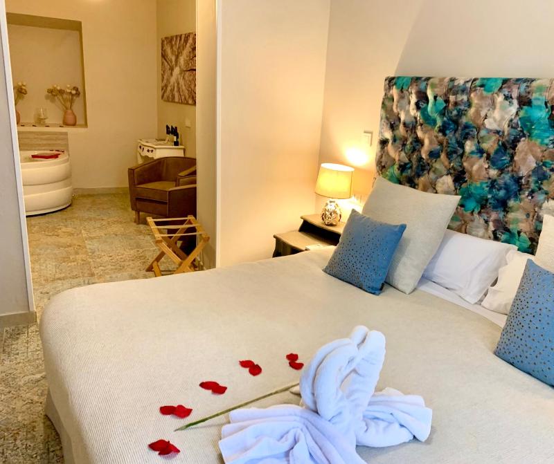 Suite with Jacuzzi image 4