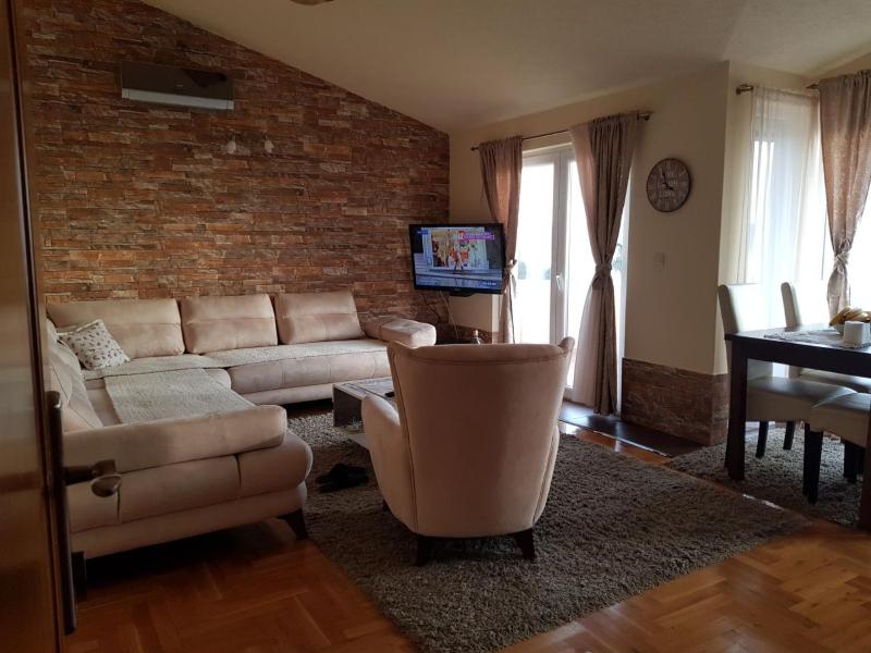 Deluxe One-Bedroom Apartment with Balcony and Sea View image 2