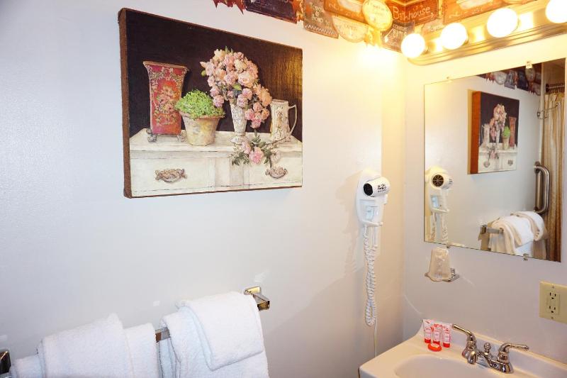 Double Room with Two Double Beds image 3