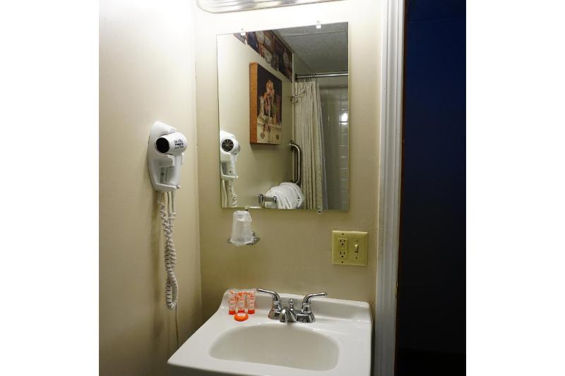Double Room with Two Double Beds image 2