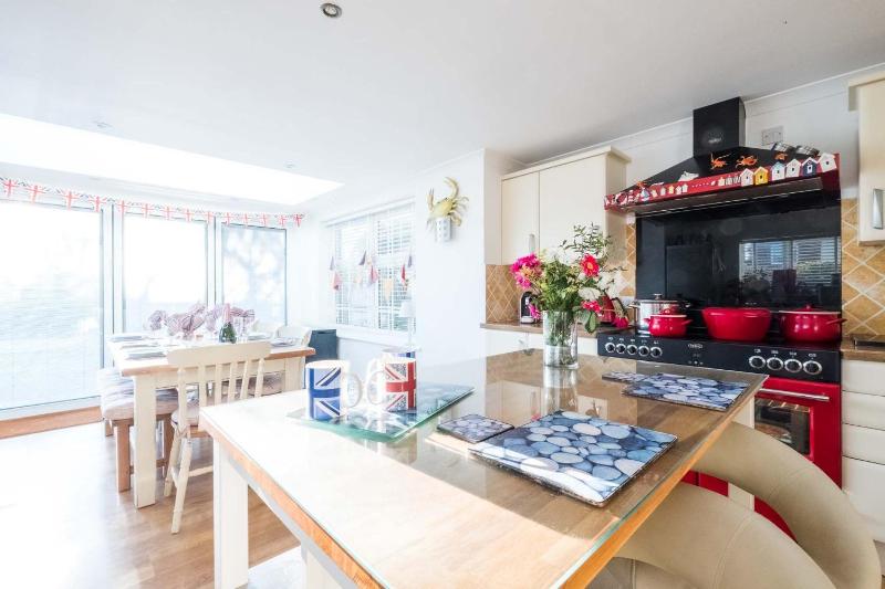 69 Saxmundham Road - image 37