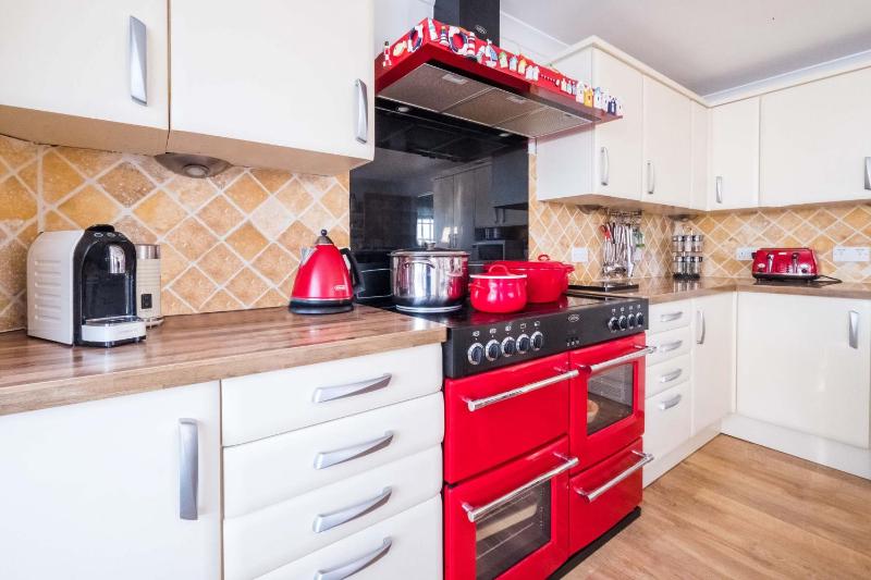 69 Saxmundham Road - image 9