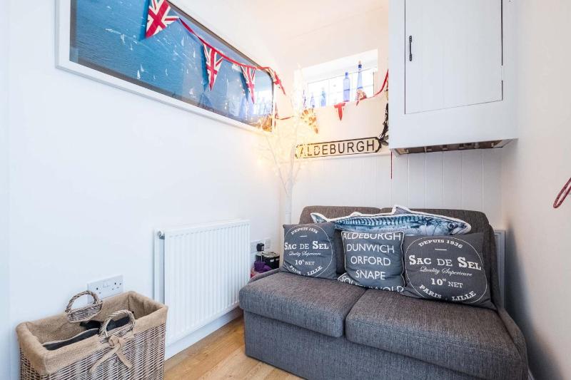 69 Saxmundham Road - image 39