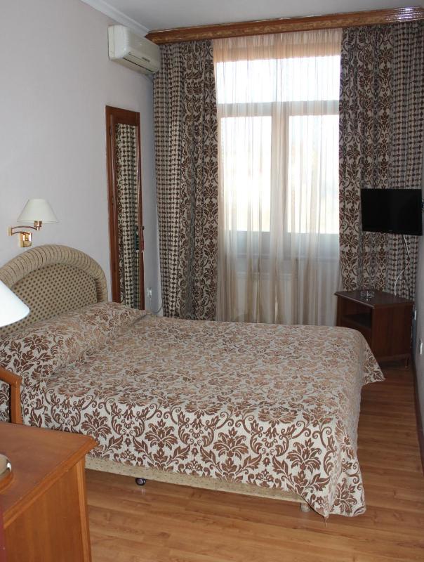 Standard Double Room image 3
