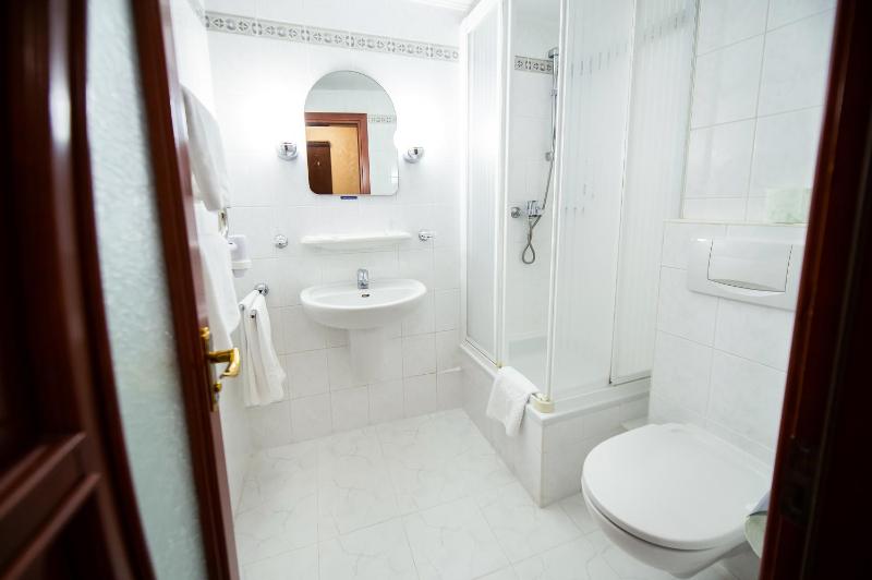 Standard Double Room image 2