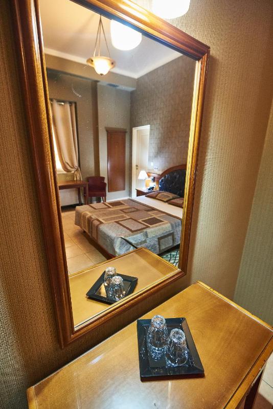 Exis Hotel - image 3