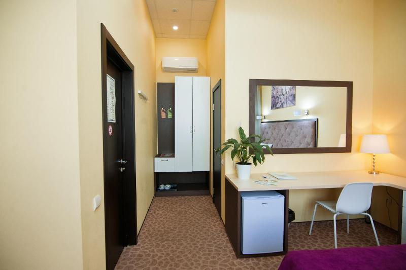 Superior Family Room image 3