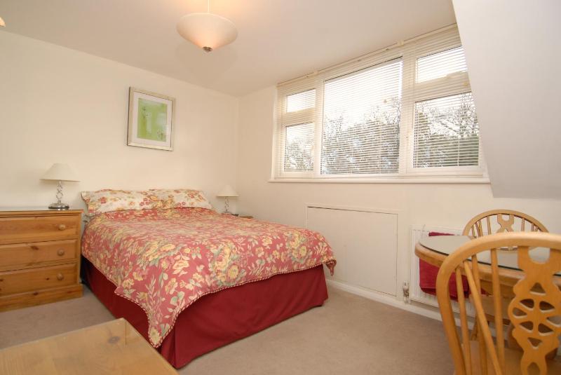 Double Room with Shared Bathroom image 3