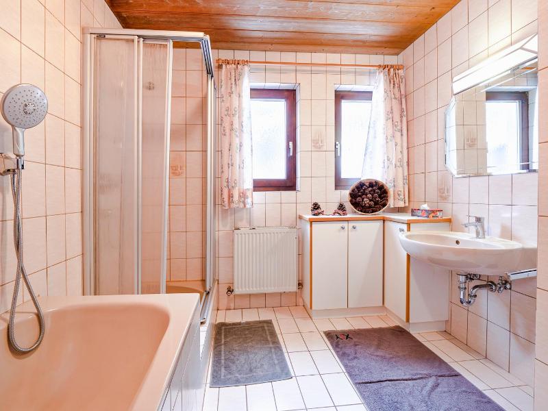 Five-Bedroom House image 3
