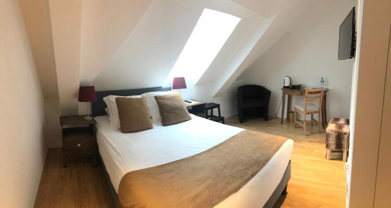 Double Room image 4