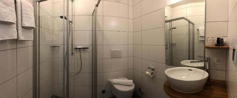 Double Room image 3